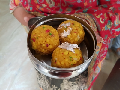 Boule de nourriture fait par une collégue professeur de Gargi